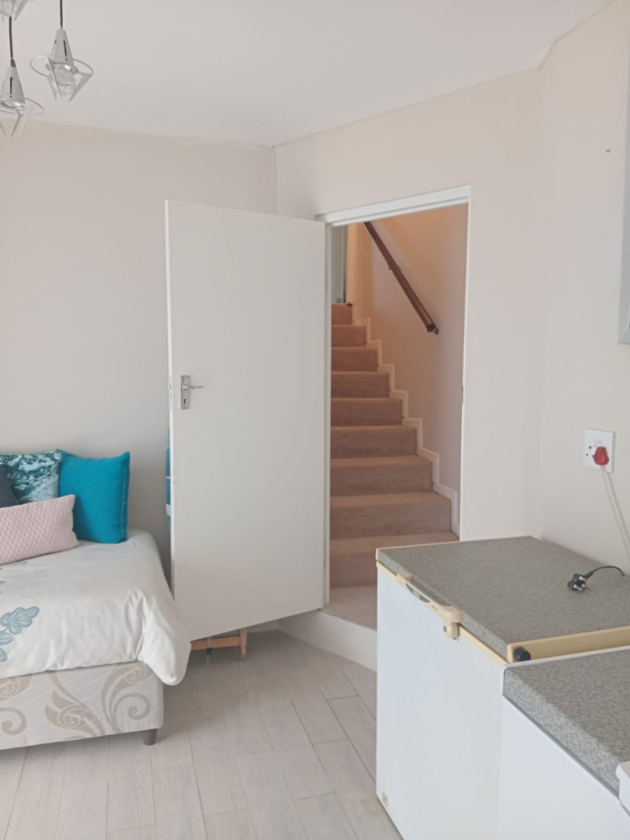 6 Bedroom Property for Sale in Gonubie Eastern Cape